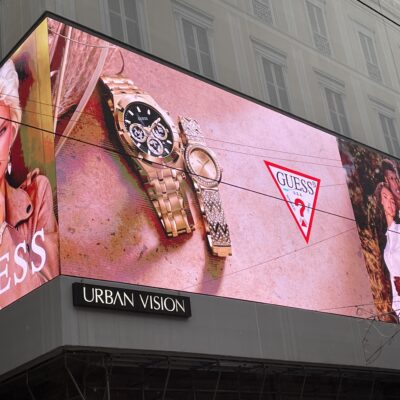 GUESS WATCHES IN CAMPAGNA OOH A MILANO CON URBAN VISION