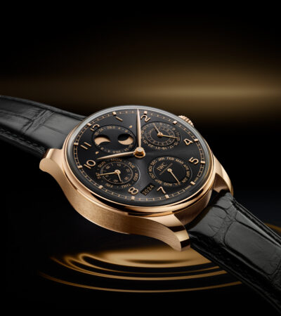 IWC SCHAFFHAUSEN RIPRESENTA IL PORTUGIESER PERPETUAL CALENDAR 44 IN A RMOR G OLD® 18 CARATI E O RO B IANCO 18 C ARATI