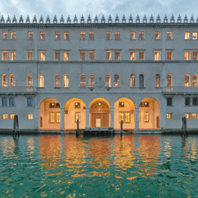 UN NUOVO CORNER VENEZIANICO AL FONDACO DEI TEDESCHI